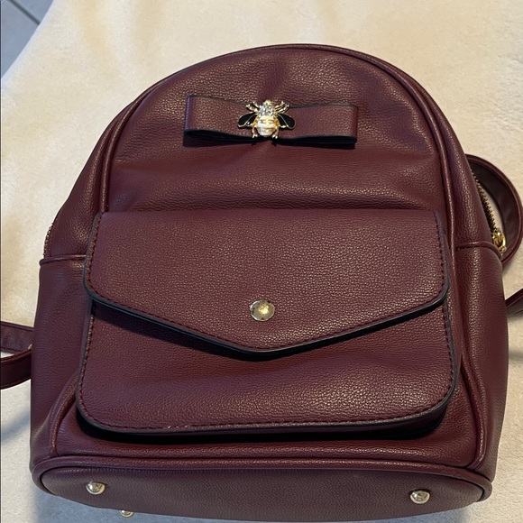 🐝 Betsey Johnson Bee Bow Mini Backpack – Burgundy Wine Faux Leather - Picture 3 of 6